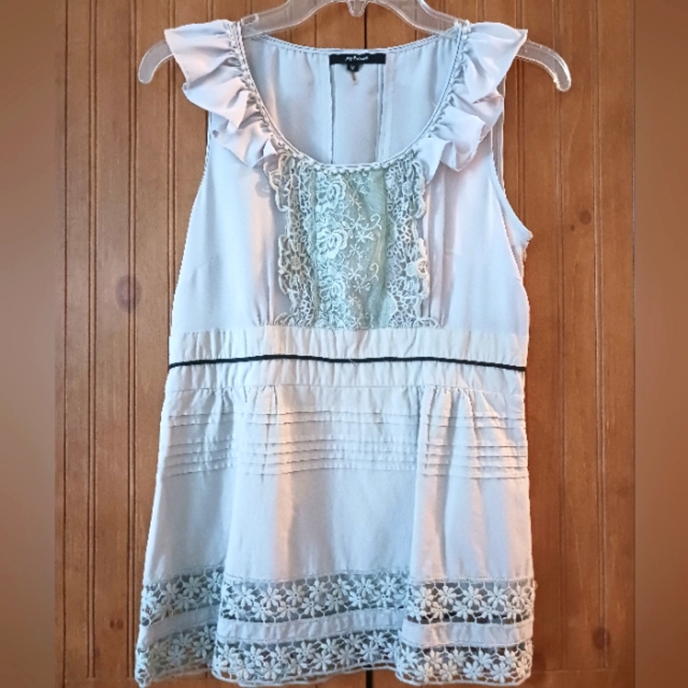 MY BELOVED SLEEVELESS TOP LIGHT GRAY WITH CROCHET Size Medium like new worn once